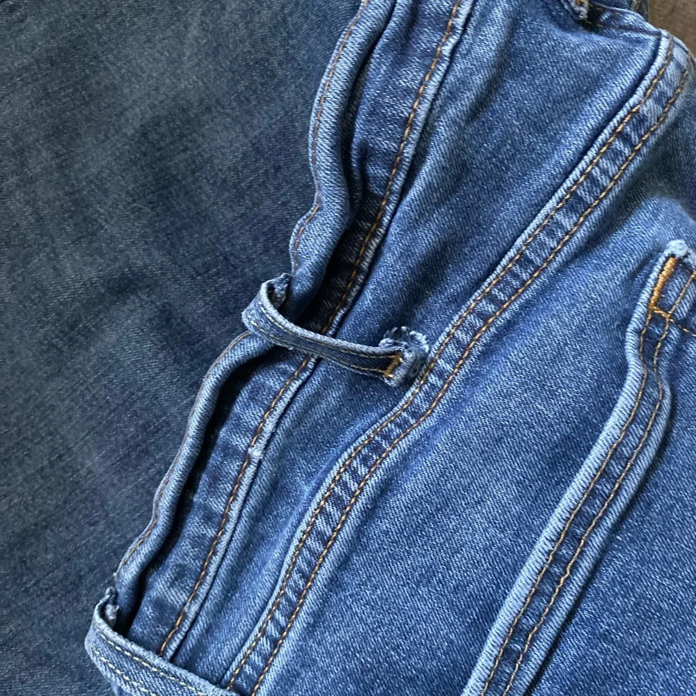 Levi’s 511 Slim, 38x32, medium dark wash